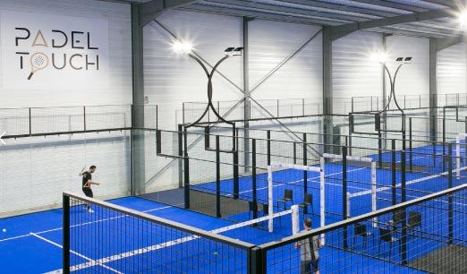 Vue d'ensemble des terrains de padel couverts de Padel Touch à La Teste-de-Buch
